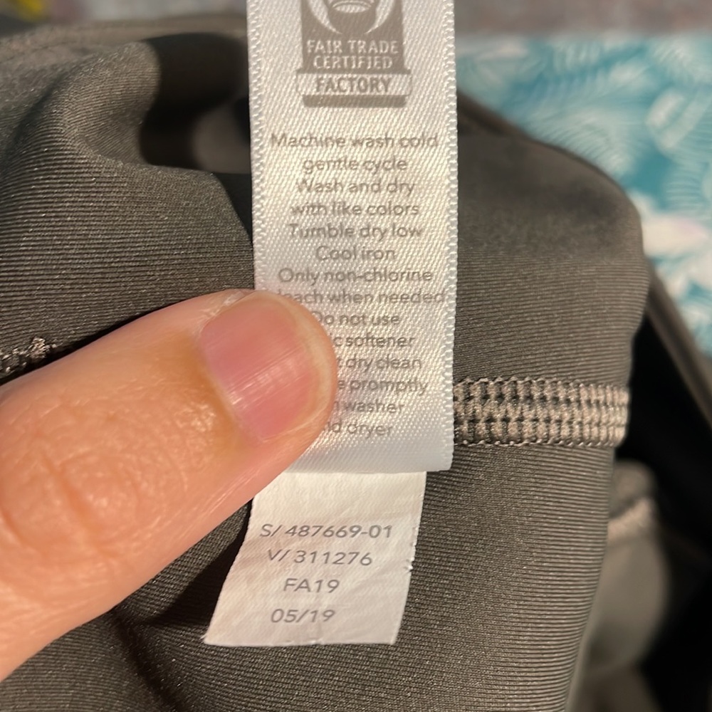 Athleta Persistence Laser Cut 7/8 Tight SZ S EUC - Picture 7 of 7